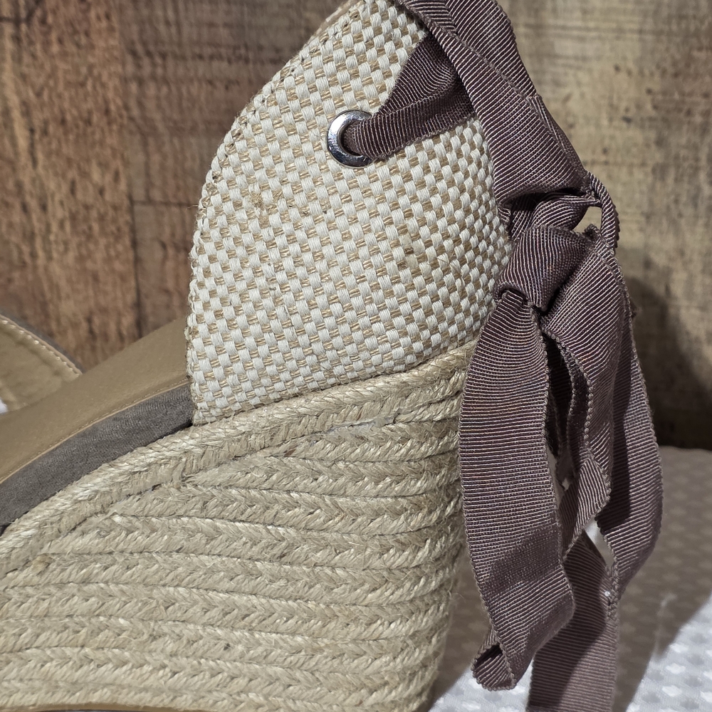 🔥SOLD🔥       EUC Torrid Taupe Espadrille Wedge Sandals - Picture 14 of 15
